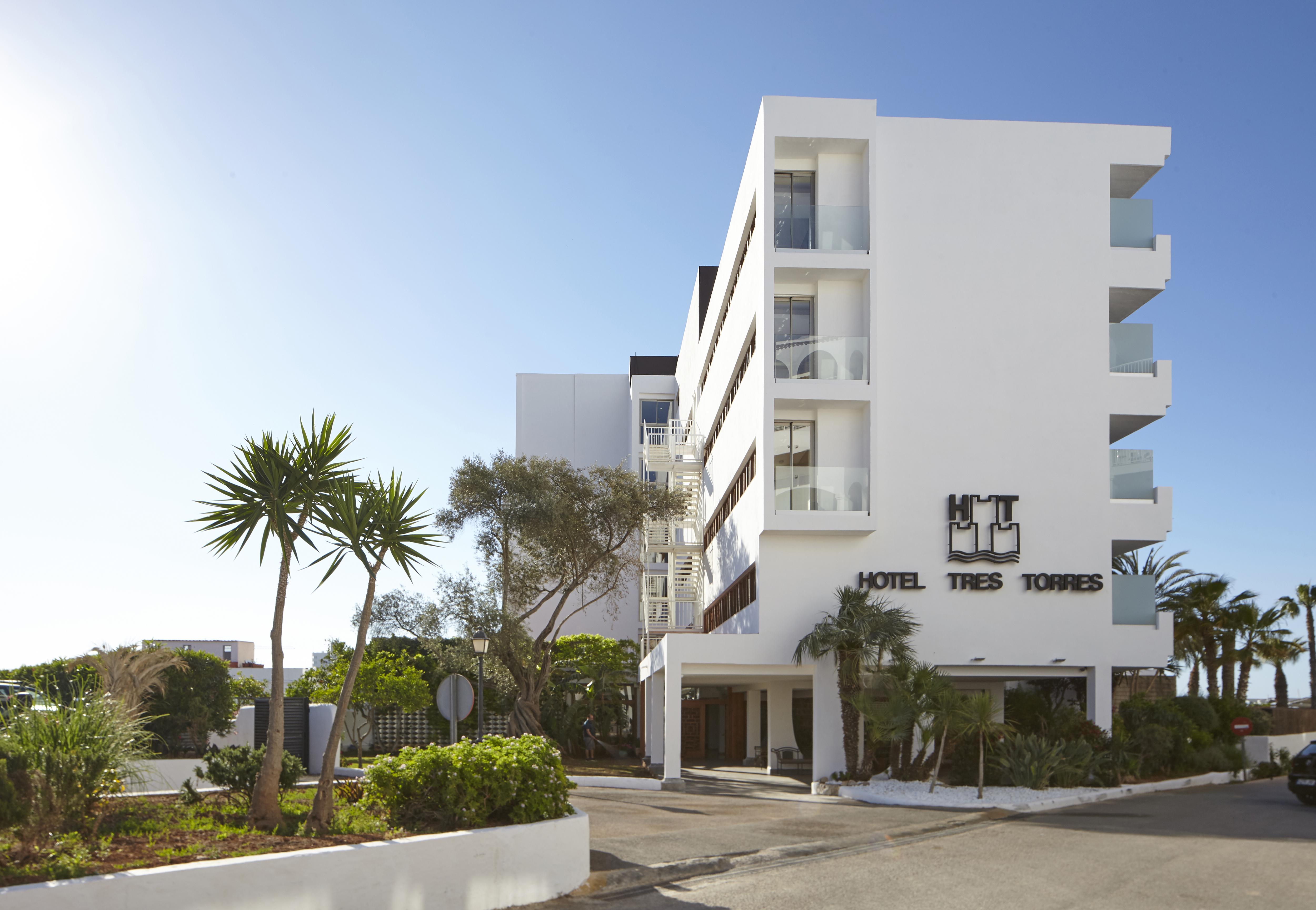Hotel Tres Torres Santa Eularia des Riu Bagian luar foto